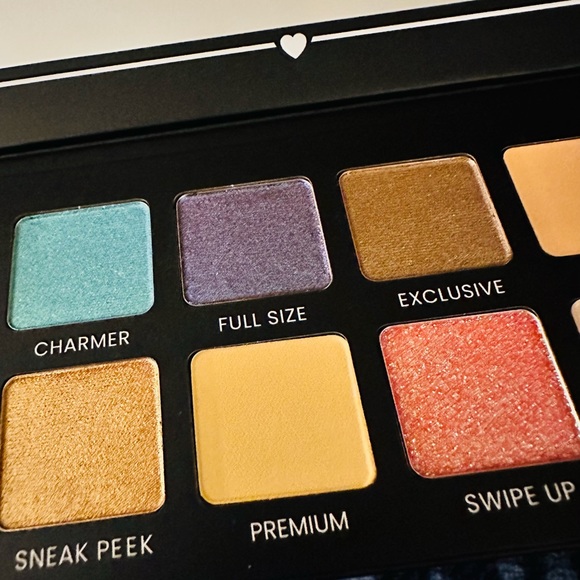 BOXYCHARM Hello Charmer Eyeshadow Palette - Picture 10 of 11